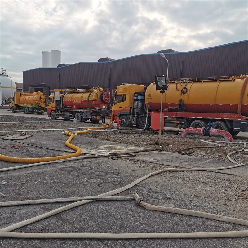 嘉积镇污水池清理