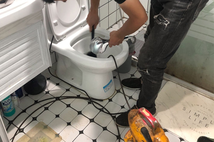 嘉积镇马桶堵塞自己疏通还是找师傅?专业上门服务让你省时更省心